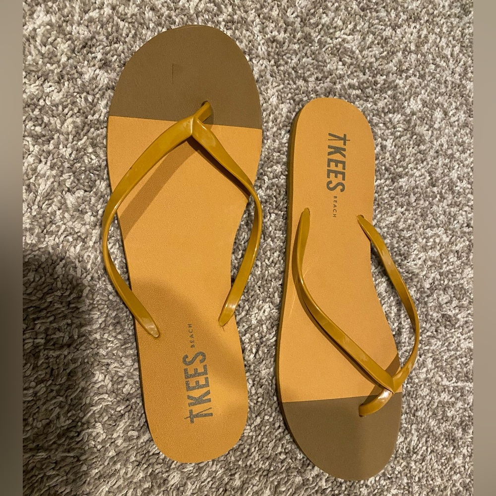 Tkees beach flip flops, size 10, never worn